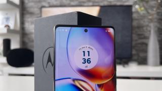 Motorola Edge 40 Pro: Baterie pentru seriale de văzut în maraton, cu o încărcare ultra rapidă pentru oameni mereu pe fugă