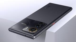 ZTE Axon 50 Ultra a debutat oficial! Smartphone arătos care oferă conectivitate prin satelit, CPU Snapdragon 8+ Gen 1, panou de 144Hz