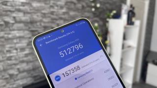 Samsung Galaxy A54: Benchmark-uri superioare predecesorului, performanță tipică mid-range