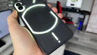 Nothing Phone (1) va primi în curând actualizarea la Android 14 Beta 1, probabil din 10 mai