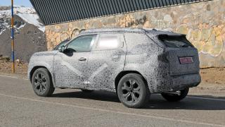 Dacia Duster (2024) apare în noi fotografii spion, SUV-ul compact inspirat de conceptul Bigster fiind testat pe șosele virajate de munte 