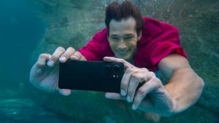 Motorola Edge 40 este aici și propune un echilibru între dotări și design premium: Are certificare IP68, ecran OLED 144Hz