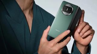 Noul telefon pliabil Huawei Mate X3 a sosit oficial la nivel global; Vine cu smartwatch cadou la precomandă în România!