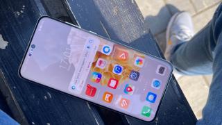 Huawei P60 Pro: Display curbat la colţuri, perfect dimensionat
