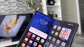 Huawei Mate X3: OS, UI, aplicaţii cu un EMUI 13.1 ce vine cu o mănuşă, cu extra-uri aferente pliabilului