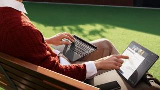 Huawei anunță tableta MateBook E (2023): Vine cu display OLED de 12.6 inch, 120Hz, rulează Windows 11 și are kickstand