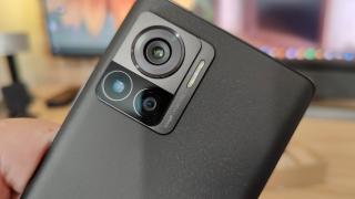 Turul Magazinelor #1275: Webcam şi espressor puţin peste 100 lei, reducere aparat aer condiţionat şi Moto Edge 30 Ultra