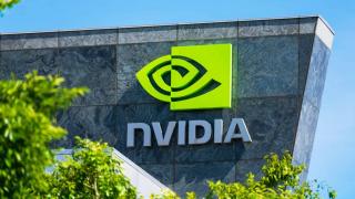 Creștere de peste 24% pe bursă pentru NVIDIA, datorită vânzărilor record și a investițiilor în tehnologii AI; Va conduce compania noua revoluție tehnologică?