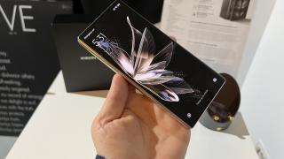 Xiaomi Mix Fold 3 va aduce cameră selfie sub ecran şi încărcare wireless la 50W