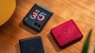 Motorola RAZR 40 Ultra duce la următorul nivel experiența de pliabil cu clapetă, oferind cel mai mare ecran secundar