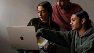 Apple anunță MacBook Air 15: Laptop subțire cu panou Liquid Retina de 15.3 inch, CPU M2 și o autonomie de până la 18 ore