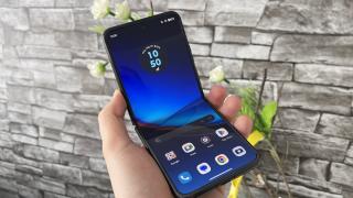 Motorola RAZR 40 Ultra: Display-uri redutabile, cel extern îşi depăşeşte condiţia