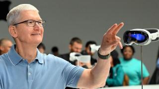 Apple Vision Pro e prea scump? Compania ar pregăti un computer spațial mai accesibil, care va sosi spre finalul anului 2025
