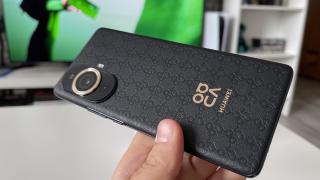 HUAWEI nova 11 Pro: Design fashion cu imprimeu în stil Gucci și culori trendy, spate din piele ecologică