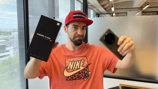 Am pus mâna pe Xiaomi 13 Ultra, cel mai bun cameraphone pe care NU îl poţi cumpăra în România (Unboxing)