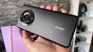 realme 11 Pro Unboxing: telefon de gaming şi consum media, cu spate fercheş (Video)