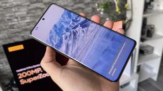 realme 11 Pro+: Un ecran premium, mai luminos decât unele flagship-uri și pe deasupra și curbat