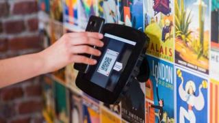 Google Wallet ne va permite să facem plăți cu coduri QR în curând