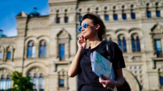 ANCOM avertizează: verifică atent condiţiile de roaming pentru a evita cheltuielile nedorite (Vacanță vară 2023)