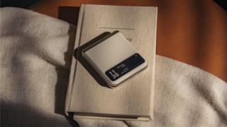 Preț și disponibilitate Motorola RAZR 40 în România (-1000 lei la precomandă)