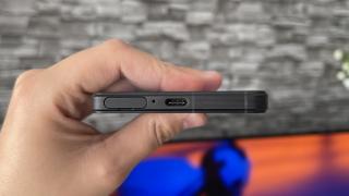 Sony Xperia 1 V: Baterie peste câţiva grei, realizarea e că are 5000 mAh în aşa corp