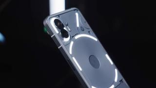 Designul lui Nothing Phone (2) este oficial dezvăluit în cel mai nou video MKBHD; Aflăm ce aduce nou interfața Glyph