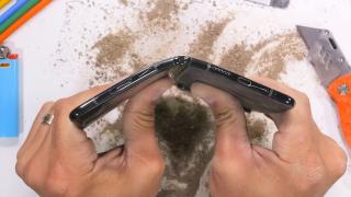 Cât de rezistent e Pixel Fold, primul telefon pliabil de la Google? A primit testul de durabilitate a lui JerryRigEverything (Video)