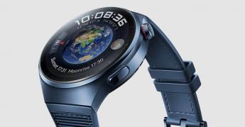 Huawei Watch 4 Pro în varianta Ocean Blue are o curea realizată din plase de pescuit reciclate din mare