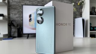 Honor 90: Design ergonomic, inspirat de fazele Lunii şi giuvaieruri