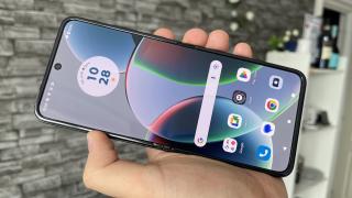 Motorola RAZR 40: Display pliabil AMOLED 144Hz peste așteptări de luminos și un ecran secundar mic dar util