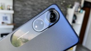 OPPO A98 5G: Cameră numai bună pentru selfie-uri reușite de vară, cu Bokeh Flare în prim plan + senzor microscop pe un terminal midrange