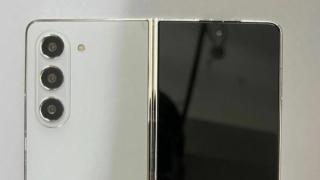 Poze cu machetele lui Samsung Galaxy Z Fold 5 au apărut pe web, cu design de cameră neschimbat