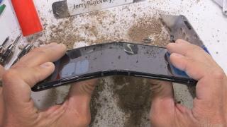 Test de durabilitate surprinzător pentru pliabilul Motorola RAZR 40 Ultra (Video)