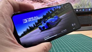 ASUS Zenfone 10: Benchmark-uri de top 5, dar.... există un DAR!