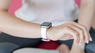 Apple profită de fenomenul global "Barbie" și pregătește un Watch Series 9 roz destinat publicului feminin