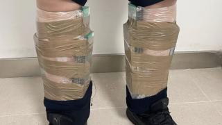 Cum a încercat un bărbat să treacă 68 de iPhone-uri peste graniţă în China