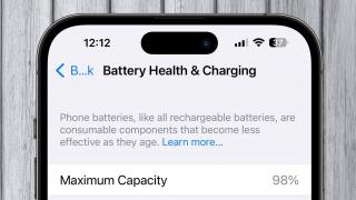 iPhone 14 Pro pierde suspect de mult din Battery Health după doar un an