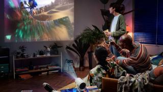 Samsung pune la vânzare noul proiector portabil Freestyle Gen 2, cu cloud gaming
