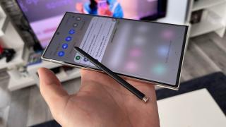 O nouă veste bună pentru fanii Samsung; Galaxy S24 Ultra va adopta un ecran plat