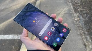 Ecranul lui Samsung Galaxy S24 Ultra ar aduce o luminozitate record, dar muchiile din jurul panoului plat vor fi destul de groase