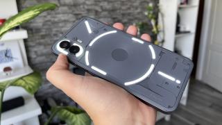 Nothing Phone (2) Unboxing: Telefonul cu luminițe revine, acum mai puternic, mai mare și cu extra baterie