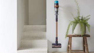 Dyson lansează cel mai puternic aspirator fără cablu HEPA; Gen5detect promite o aspirație puternică de neegalat