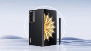 Honor Magic V2 va sosi târziu în Europa şi aflăm cât ar putea costa
