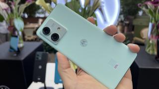 Motorola Edge 40 Neo Hands On: mai rafinat, curbat, gata de gaming şi Ready For