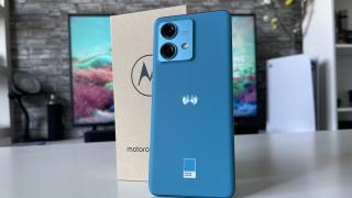 Motorola Edge 40 Neo: Design posh, chic şi toate sinonimele