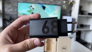 Motorola Edge 40 Neo: Baterie care te trimite la priză spre final de zi