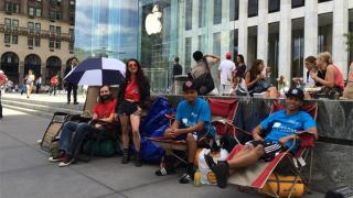 Au Început cozile deja pentru iPhone 6, deși telefonul nici măcar nu a fost anunțat Încă!