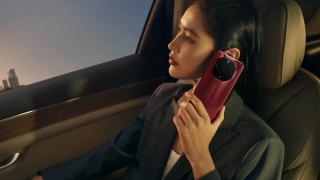 Huawei Mate 60 RS Ultimate Design a debutat: înlocuitorul lui Porsche Design, cu spate ceramic