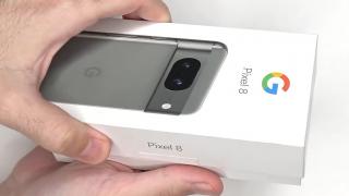 Google Pixel 8 apare în fotografii noi și primește chiar un unboxing înainte de lansare