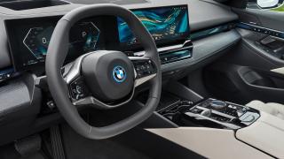 Evită încărcarea wireless din BMW dacă ai un iPhone 15; Cipul NFC s-ar putea defecta astfel
